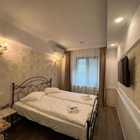 Boutique Cathedral Plaza Residences For Rent Downtown *