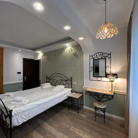 Boutique Cathedral Plaza Residences For Rent Downtown *