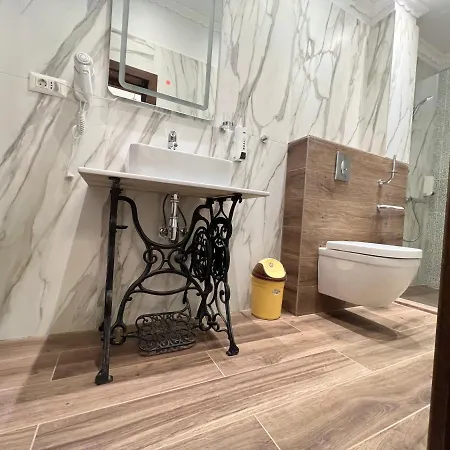 Boutique Cathedral Plaza Residences For Rent Downtown Готель Бухарест