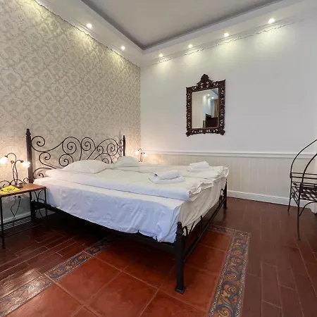 Boutique Cathedral Plaza Residences For Rent Downtown Готель