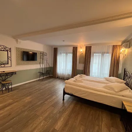 Boutique Cathedral Plaza Residences For Rent Downtown *