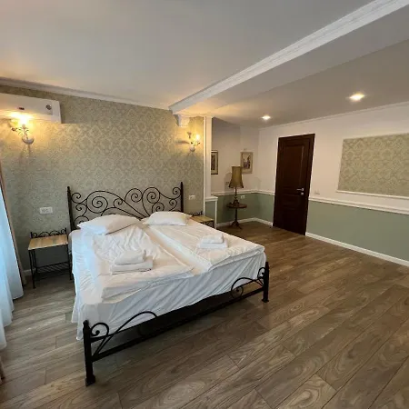 Ξενοδοχείο Boutique Cathedral Plaza Residences For Rent Downtown *