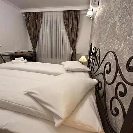 Boutique Cathedral Plaza Residences For Rent Downtown Готель