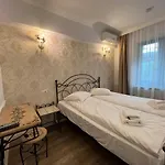 Boutique Cathedral Plaza Residences For Rent Downtown *