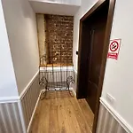 ホテル Boutique Cathedral Plaza Residences For Rent Downtown