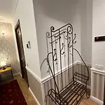 Boutique Cathedral Plaza Residences For Rent Downtown 호텔 *