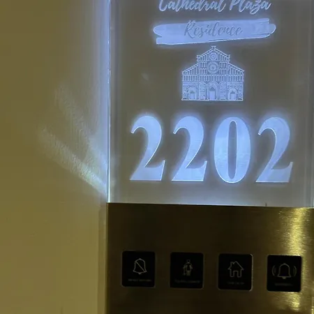 ホテル Boutique Cathedral Plaza Residences For Rent Downtown *