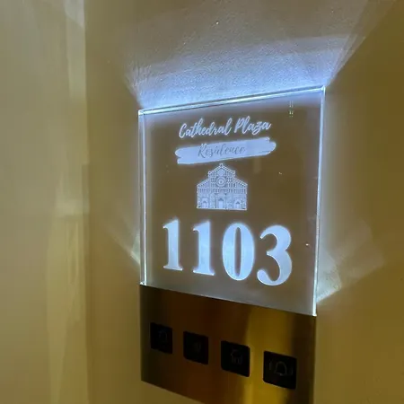 Boutique Cathedral Plaza Residences For Rent Downtown ホテル *