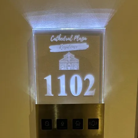 Boutique Cathedral Plaza Residences For Rent Downtown * ブカレスト