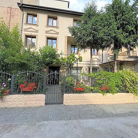 Boutique Cathedral Plaza Residences For Rent Downtown Hotel *