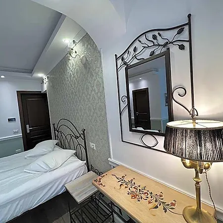 Boutique Cathedral Plaza Residences For Rent Downtown *