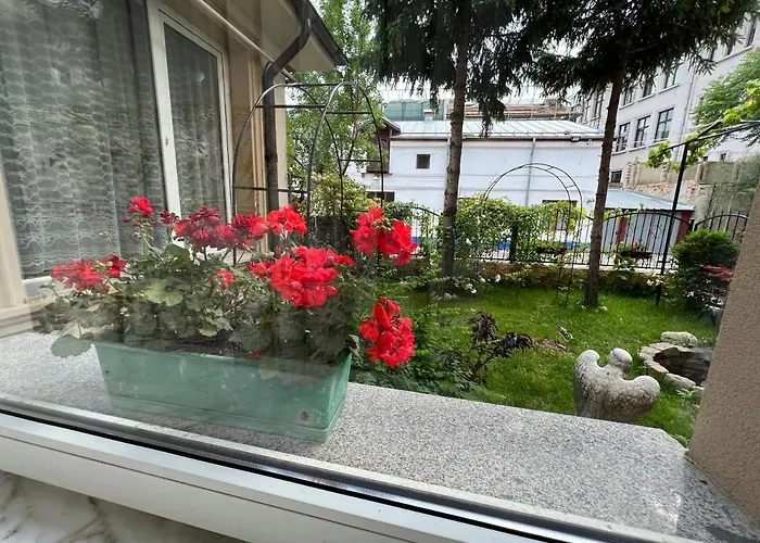 Boutique Cathedral Plaza Residences For Rent Downtown بوخارست