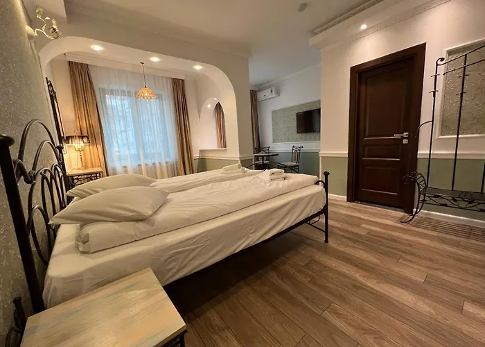 Boutique Cathedral Plaza Residences For Rent Downtown Szálloda