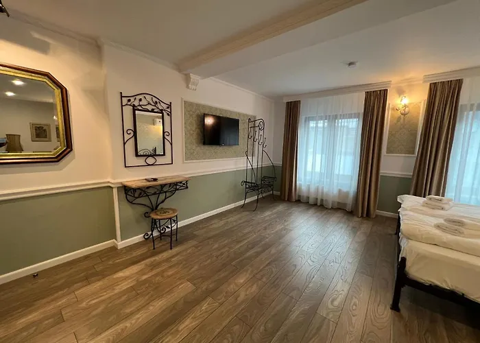 Boutique Cathedral Plaza Residences For Rent Downtown 호텔 *