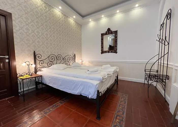 Boutique Cathedral Plaza Residences For Rent Downtown 호텔