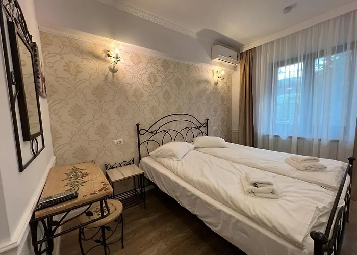 Boutique Cathedral Plaza Residences For Rent Downtown *