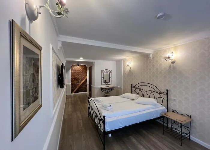 Boutique Cathedral Plaza Residences For Rent Downtown