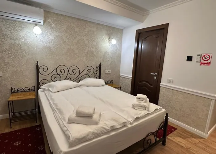 Boutique Cathedral Plaza Residences For Rent Downtown *