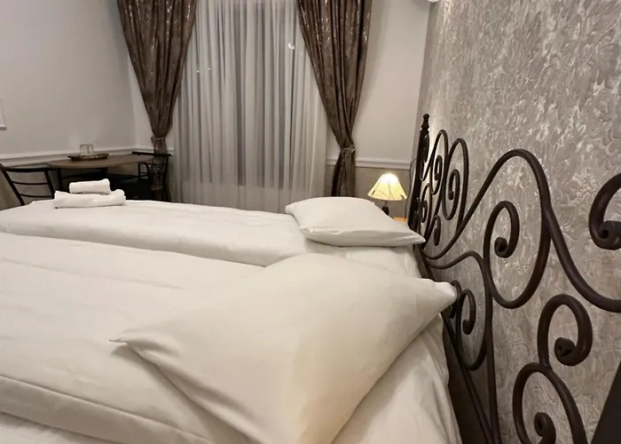 Boutique Cathedral Plaza Residences For Rent Downtown Szálloda