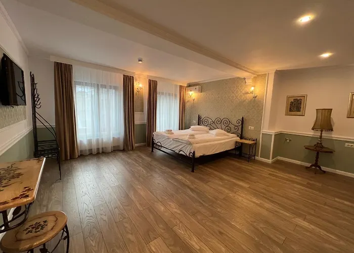 Boutique Cathedral Plaza Residences For Rent Downtown Otel