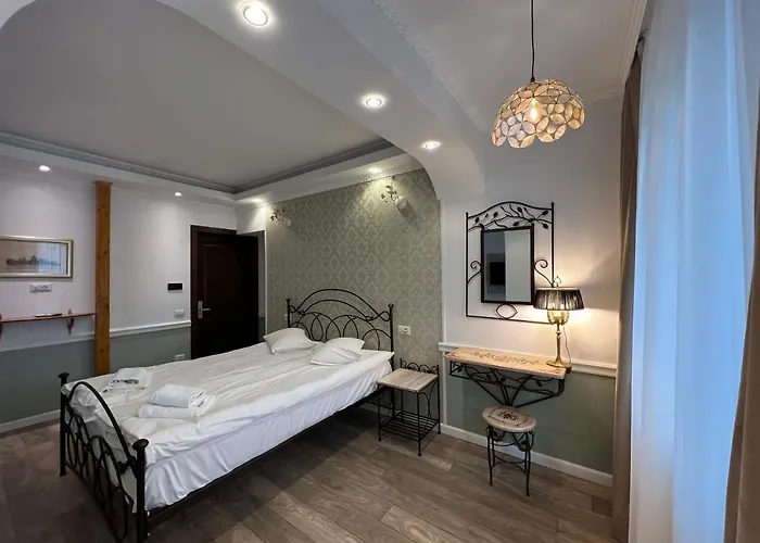 Boutique Cathedral Plaza Residences For Rent Downtown *