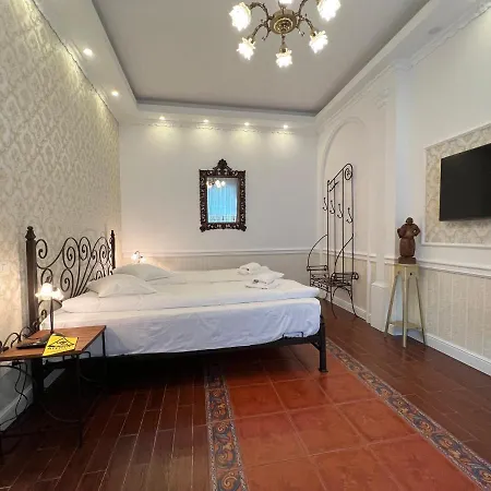 Boutique Cathedral Plaza Residences For Rent Downtown *